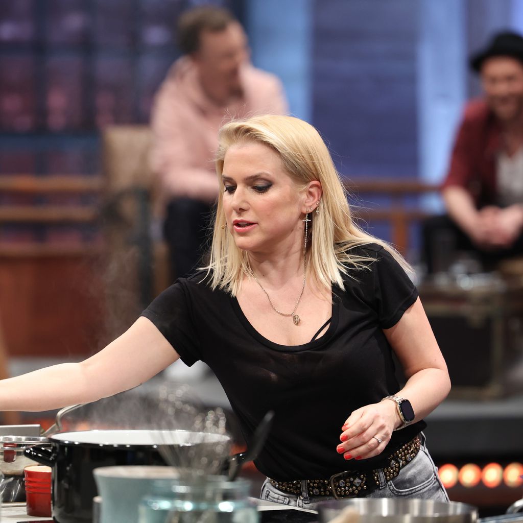 Jeanette Biedermann bei "Grill den Henssler"