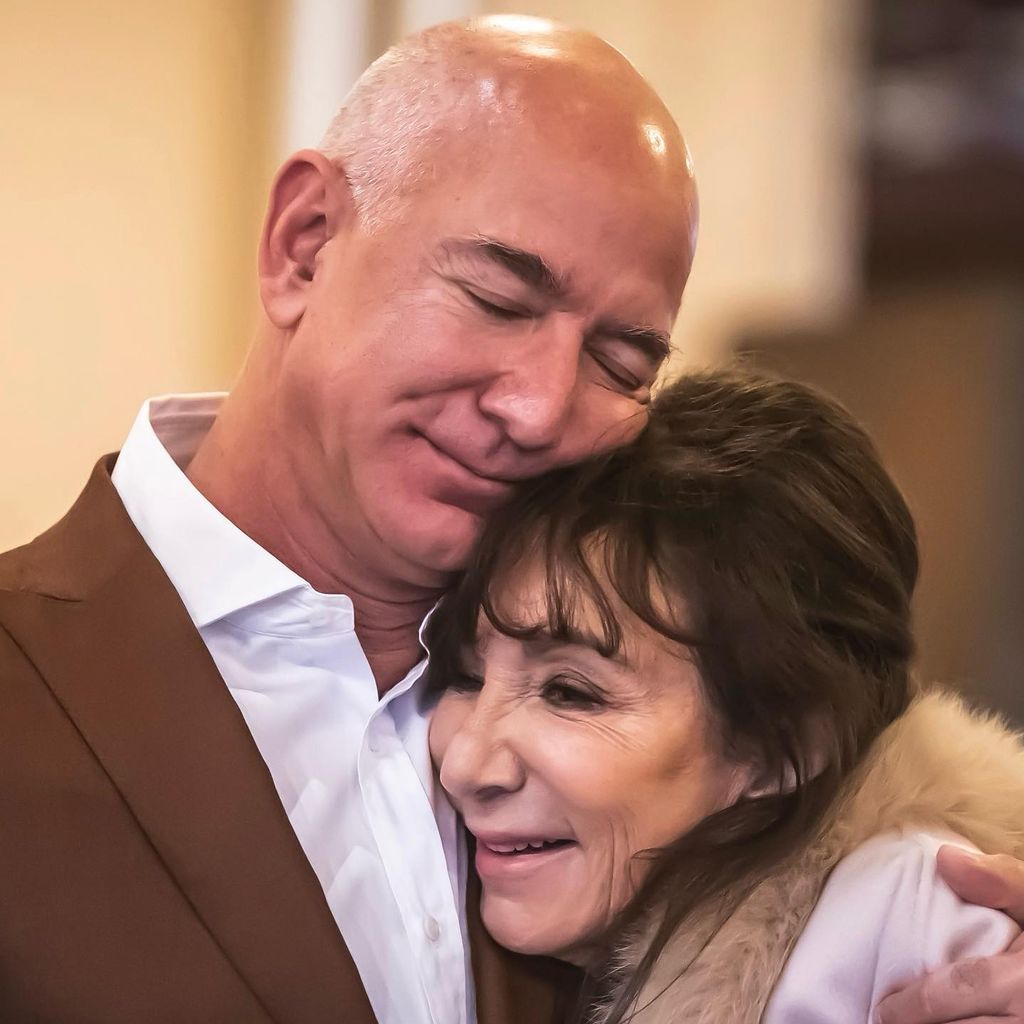 Jeff Bezos und seine Mama Jackie, Mai 2022