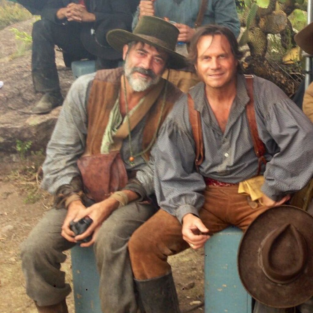 Jeffrey Dean Morgan und Bill Paxton am "Texas Rising"-Set