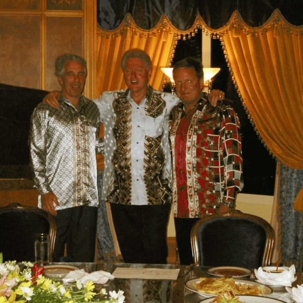 Jeffrey Epstein und Bill Clinton bei einem gemeinsamen Abendessen auf einem von der US-Justiz veröffentlichten Foto