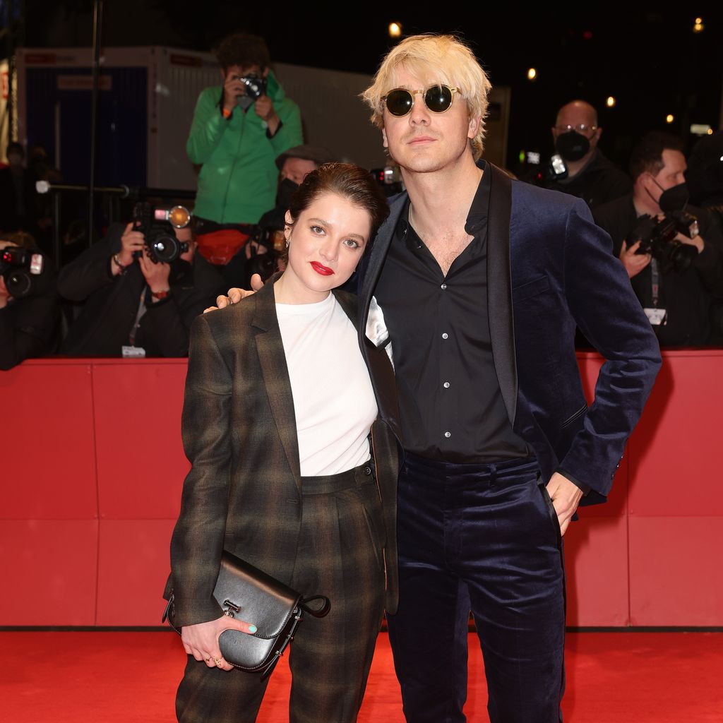 Jella Haase und Albert Schuch bei der Premiere von "Peter von Kant" auf der Berlinale