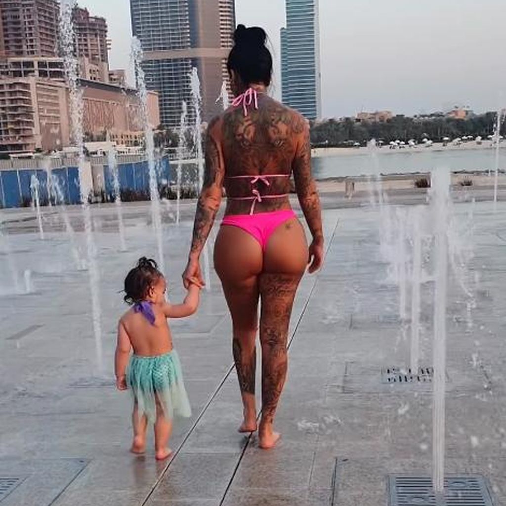 Jemma Lucy und ihre Tochter, 2024