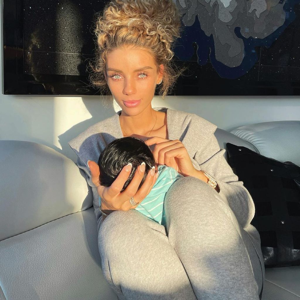 Jena Frumes und ihr Sohn Jason im Mai 2021