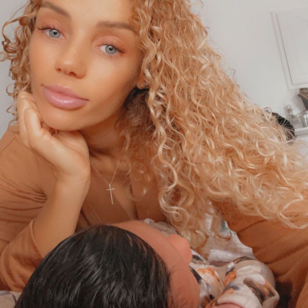 Jena Frumes mit ihrem Sohn