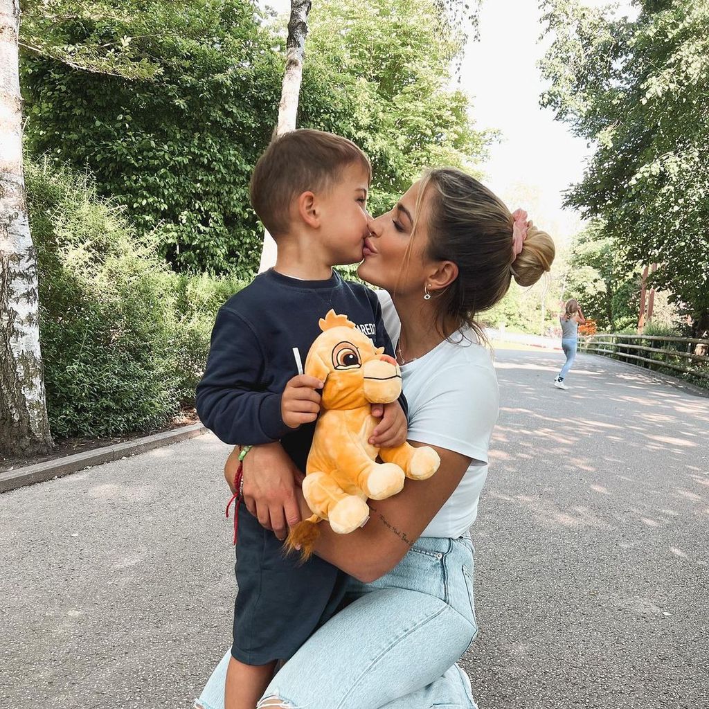 Jenefer Riili mit ihrem Sohn Milan