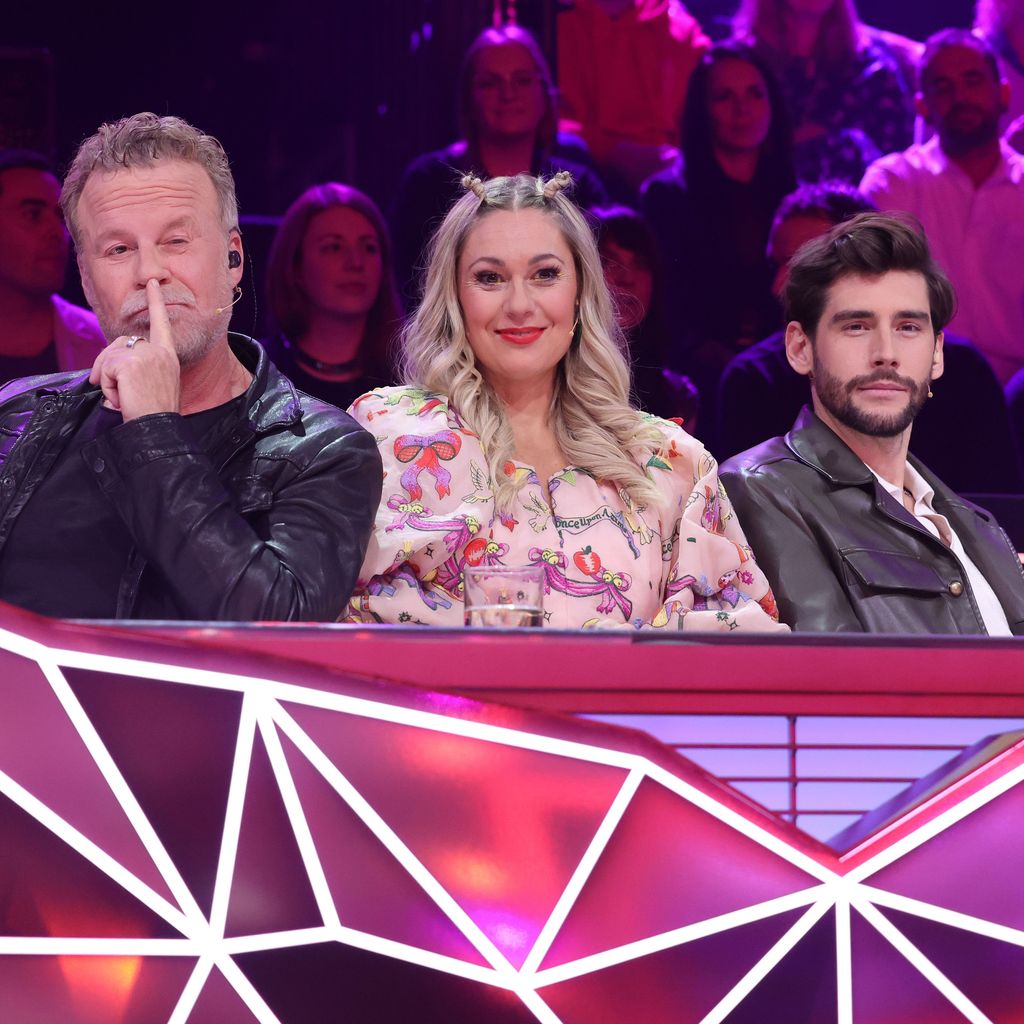 Jenke von Wilmsdorff, Ruth Moschner und Álvaro Soler bei "The Masked Singer"