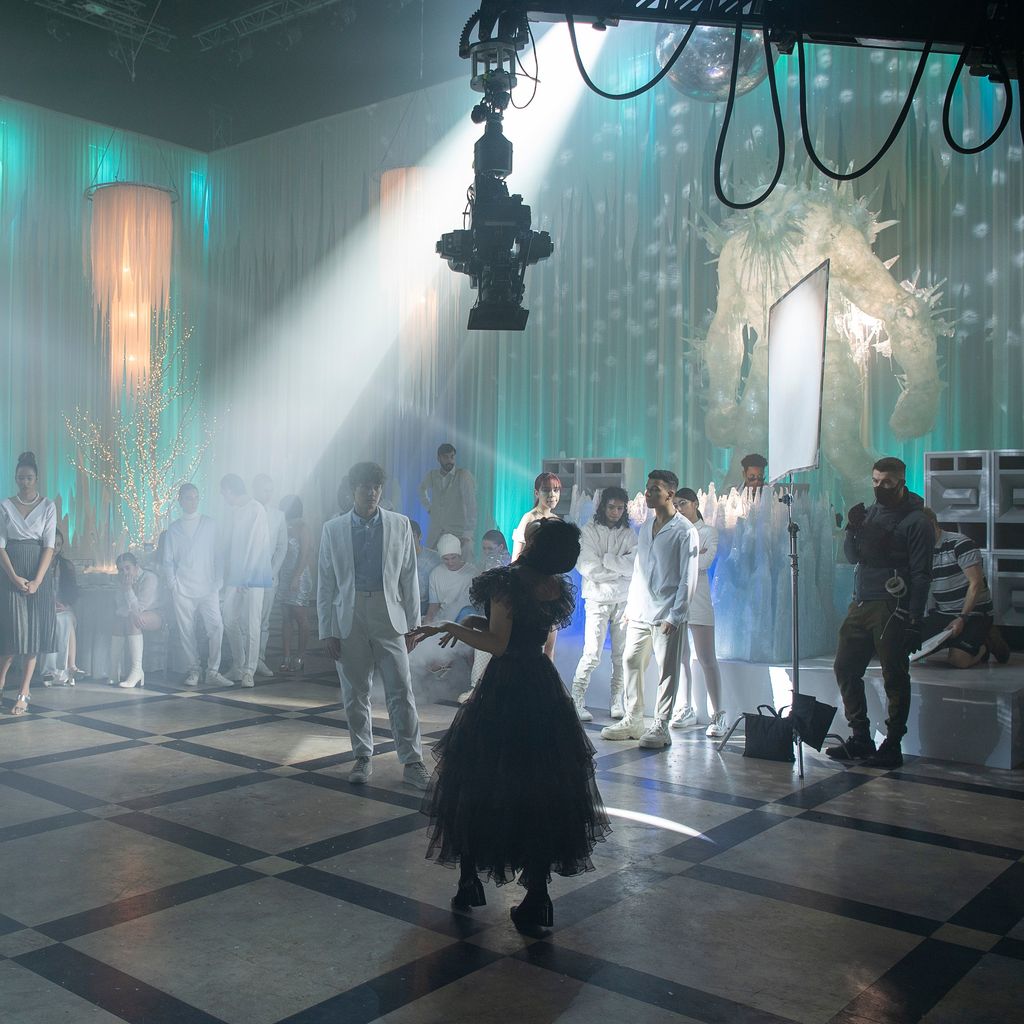 Jenna Ortega beim Dreh der "Wednesday"-Tanzszene