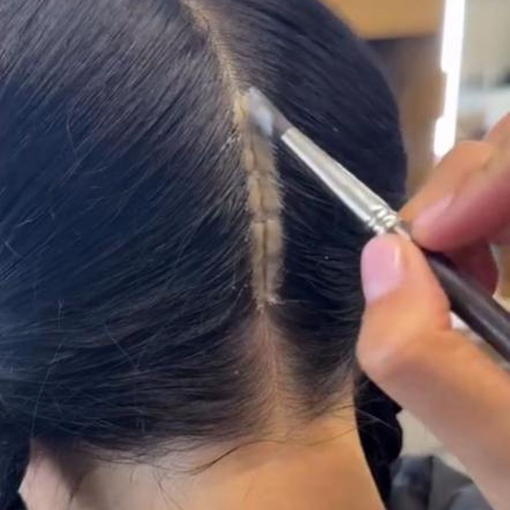 Jenna Ortega verwandelt sich in ihre Rolle "Wednesday"