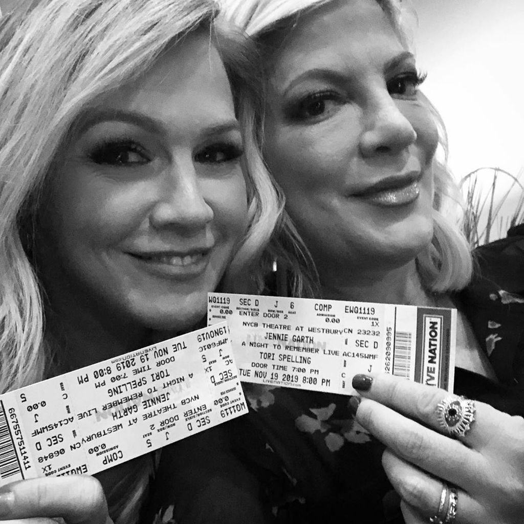 Jennie Garth und Tori Spelling im November 2019