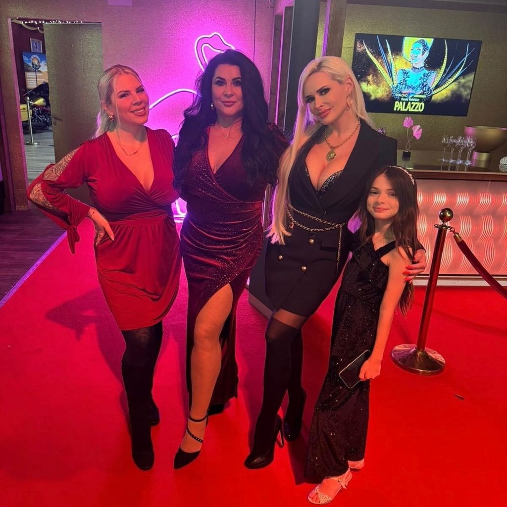 Realitystars Jennifer Frankhauser, Iris Klein, Daniela Katzenberger und ihre Tochter Sophia