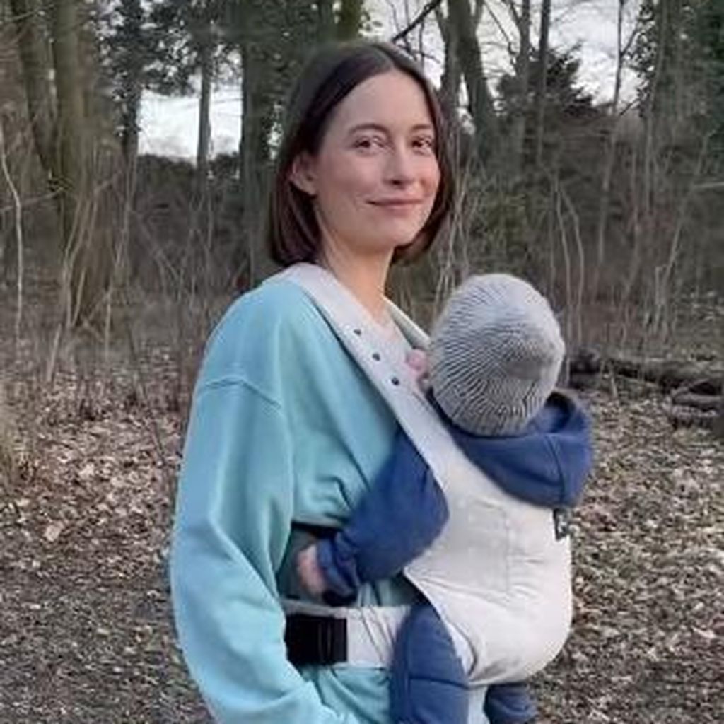 Jennifer Lange und ihr Sohn Anton im März 2025