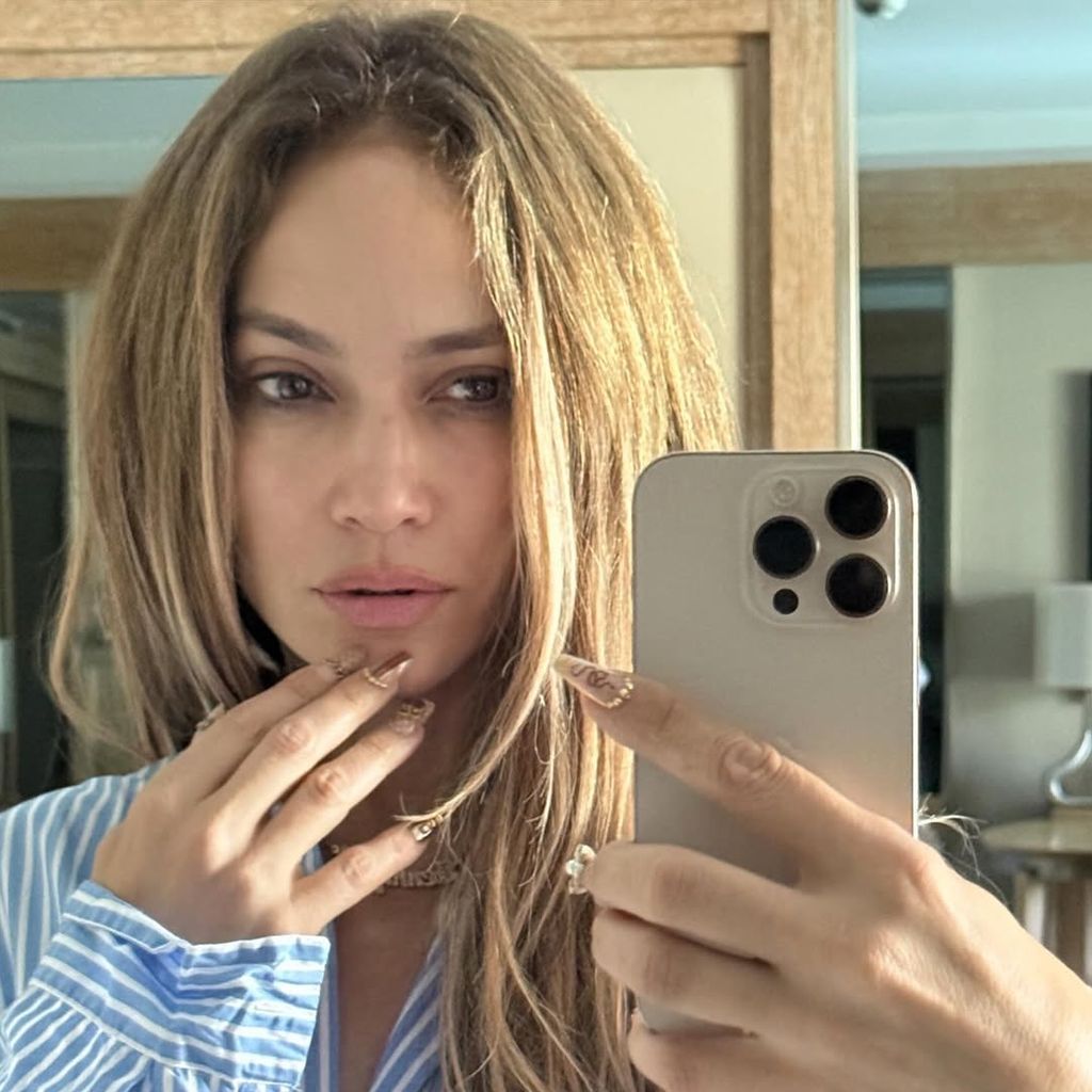 Jennifer Lopez zeigt sich ungeschminkt