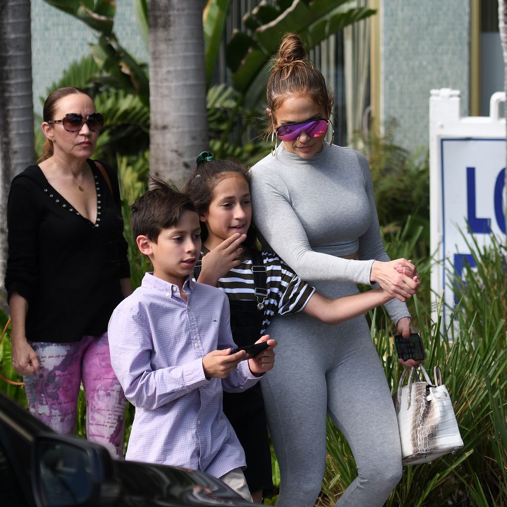 Jennifer Lopez mit ihren Zwillingen Max und Emme, 2019