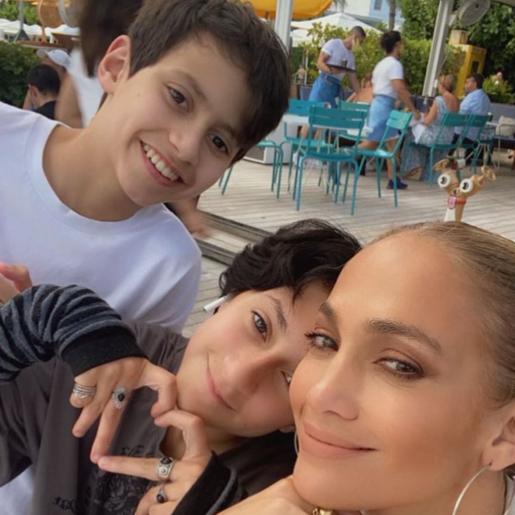 Jennifer Lopez mit ihren Zwillingen Max und Emme