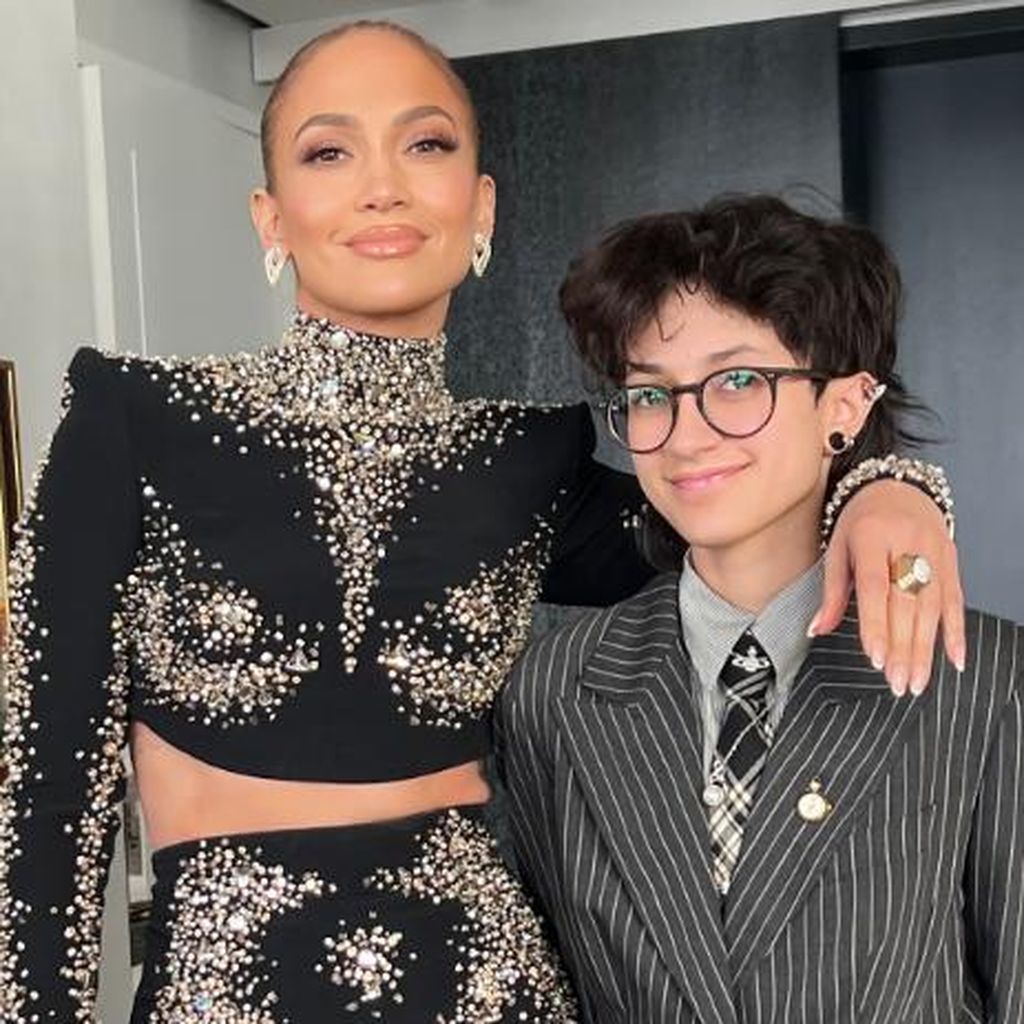 Jennifer Lopez posiert mit Emme, März 2025