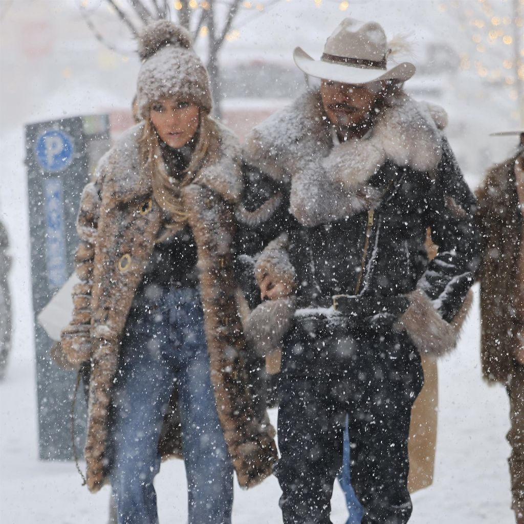 Jennifer Lopez und Stevie Mackie in Aspen, Dezember 2024