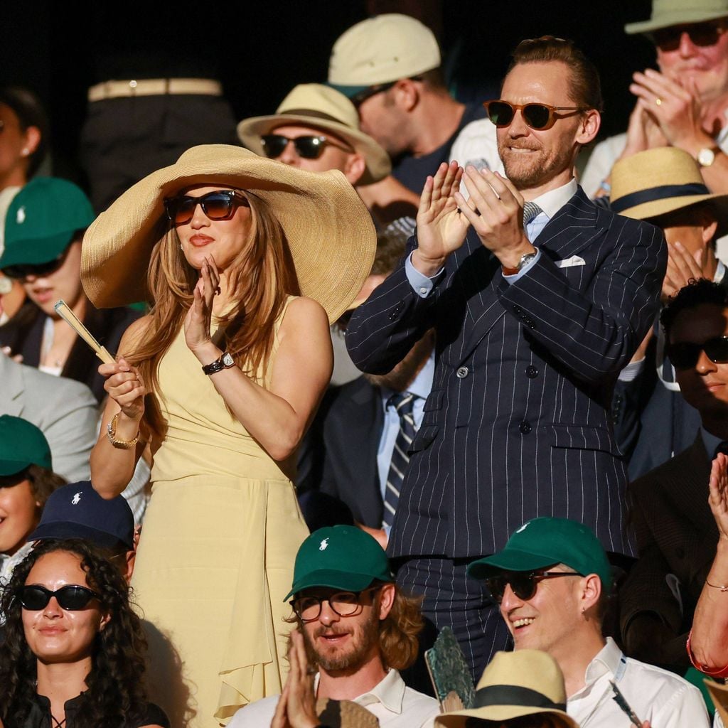 Jennifer Lopez und Tom Hiddleston verfolgen die Action auf dem Centre Court in Wimbledon