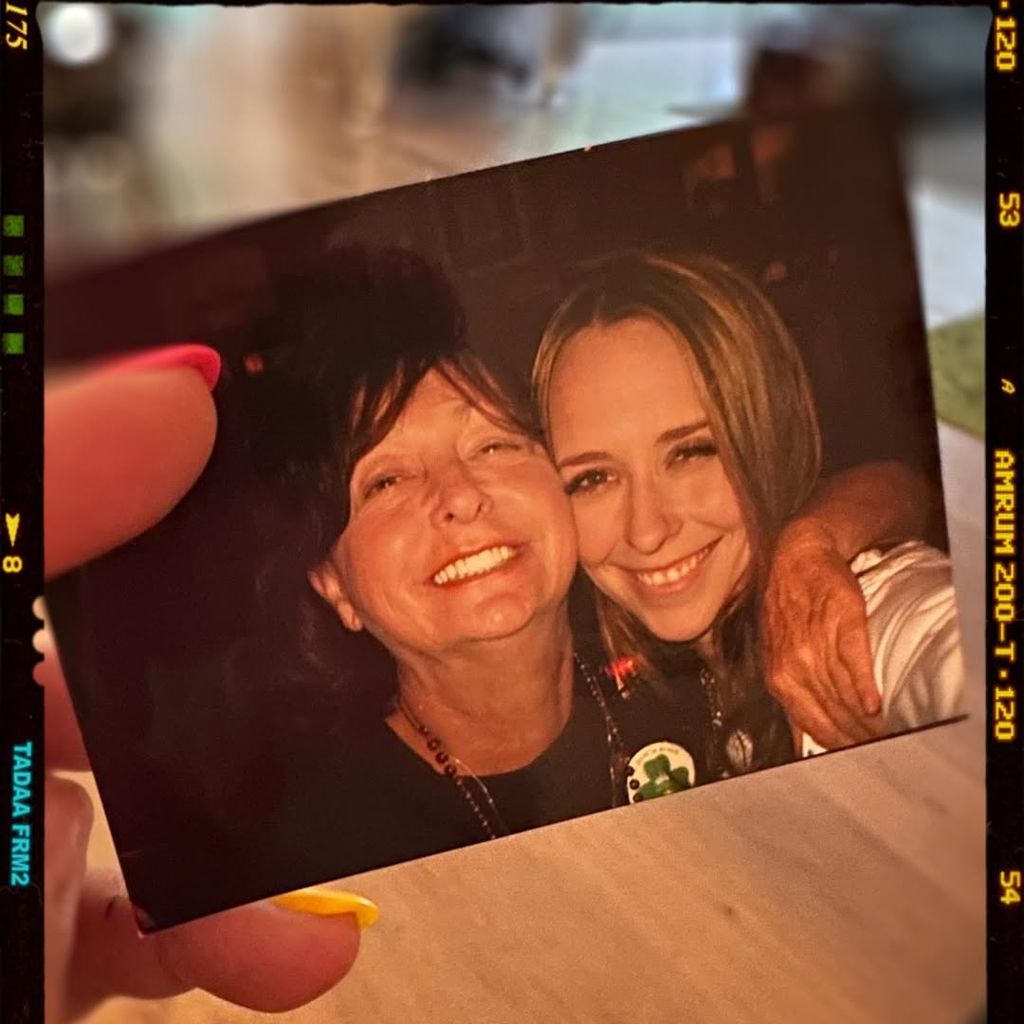Jennifer Love Hewitt gedenkt ihrer Mutter am 11. Todestag