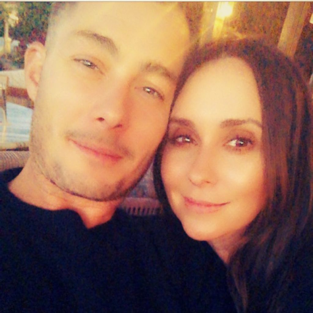 Jennifer Love Hewitt und ihr Ehemann Brian Hallisay
