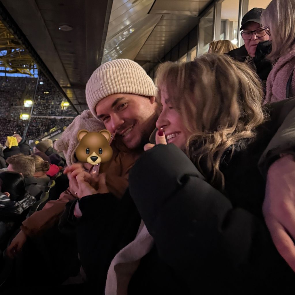 Influencerin Jennifer Saro besucht ein Konzert mit Alexander Meyer und ihrem Sohn "Keksi"