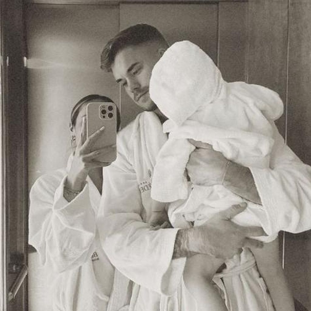 Jennifer Saro mit ihrem Sohn Keksi und Alexander Meyer, Oktober 2024