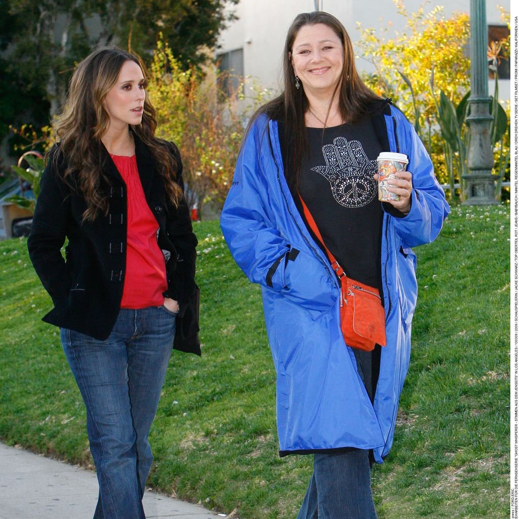 Jennifer Love Hewitt und Camryn Manheim am Set von "Ghost Whisperer"