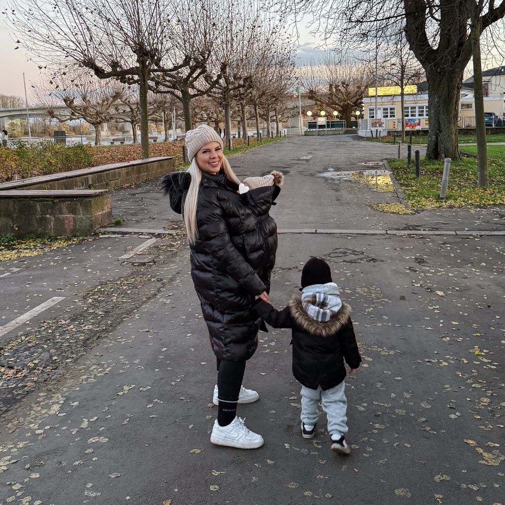 Influencerin Jenny Frankhauser mit ihren Kindern Damian und Milan