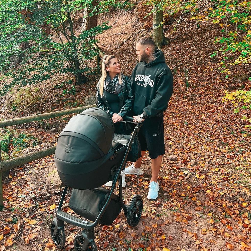Jenny Frankhauser mit ihrem Partner Steffen König und Söhnchen Damian