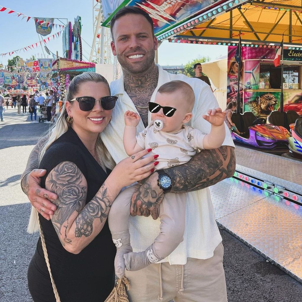 Jenny Frankhauser und Steffen König mit ihrem Sohn Damian im Juni 2023
