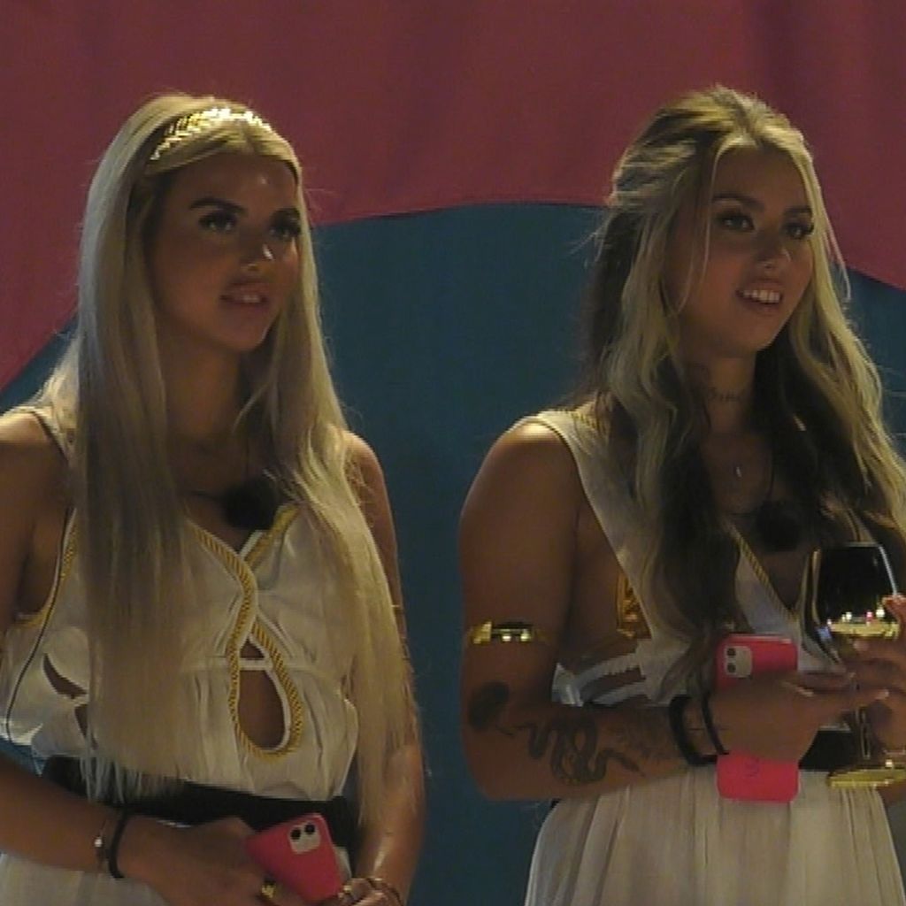 Jenny und Vanessa, "Love Island"-Kandidatinnen