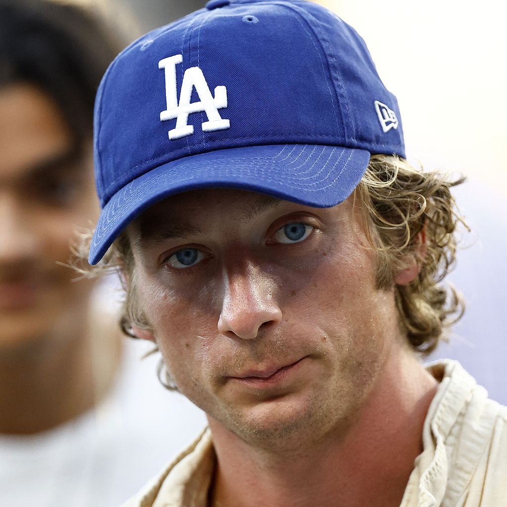 Jeremy Allen White im Los Angeles Dodgers Stadion, August 2023