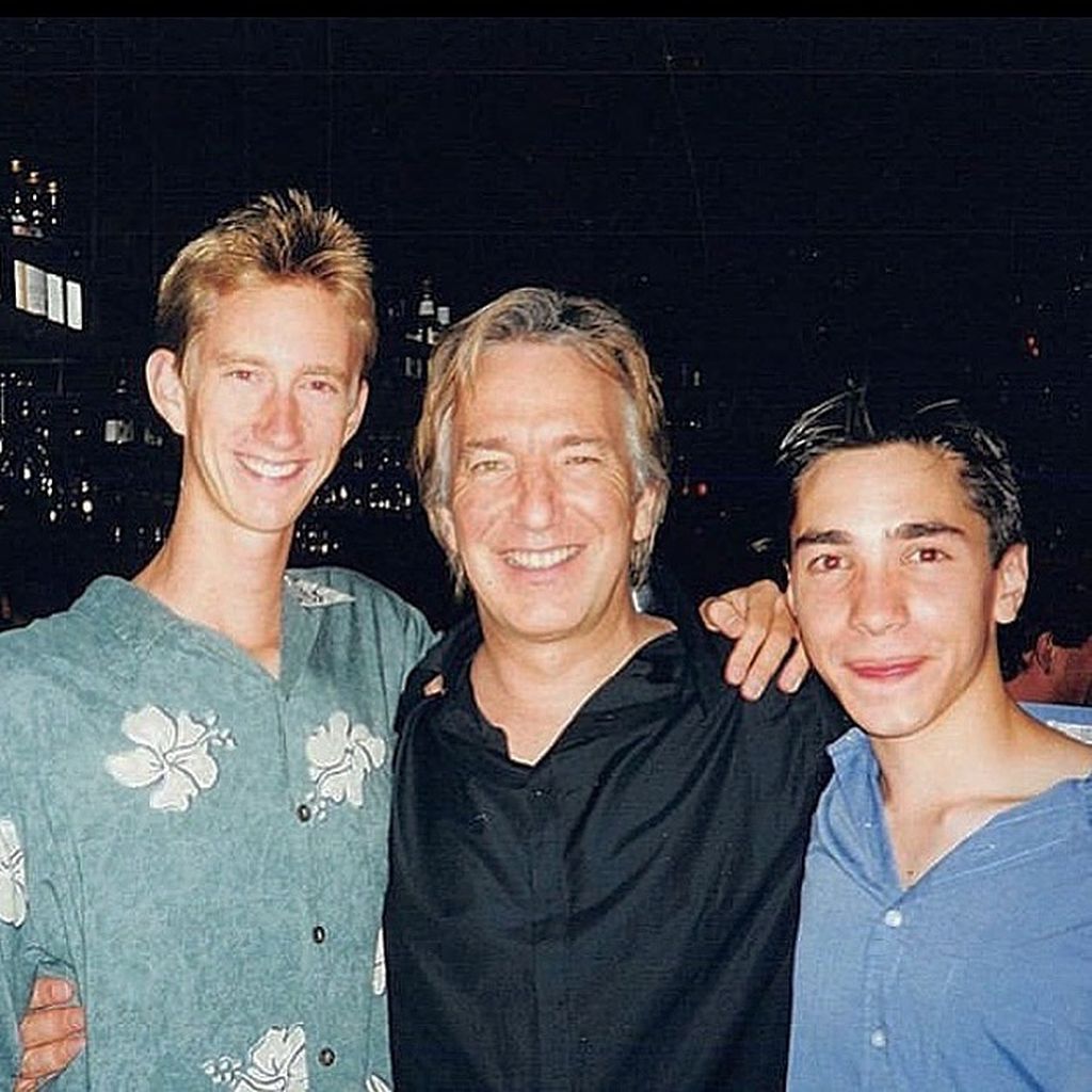 Die Schauspieler Jeremy Howard, Alan Rickman und Justin Long