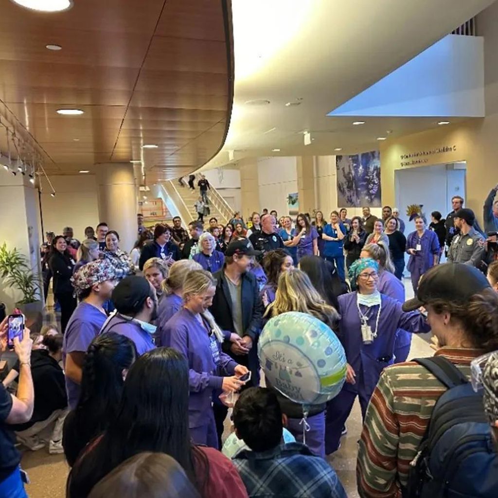 Jeremy Renner besucht Krankenhaus in Reno
