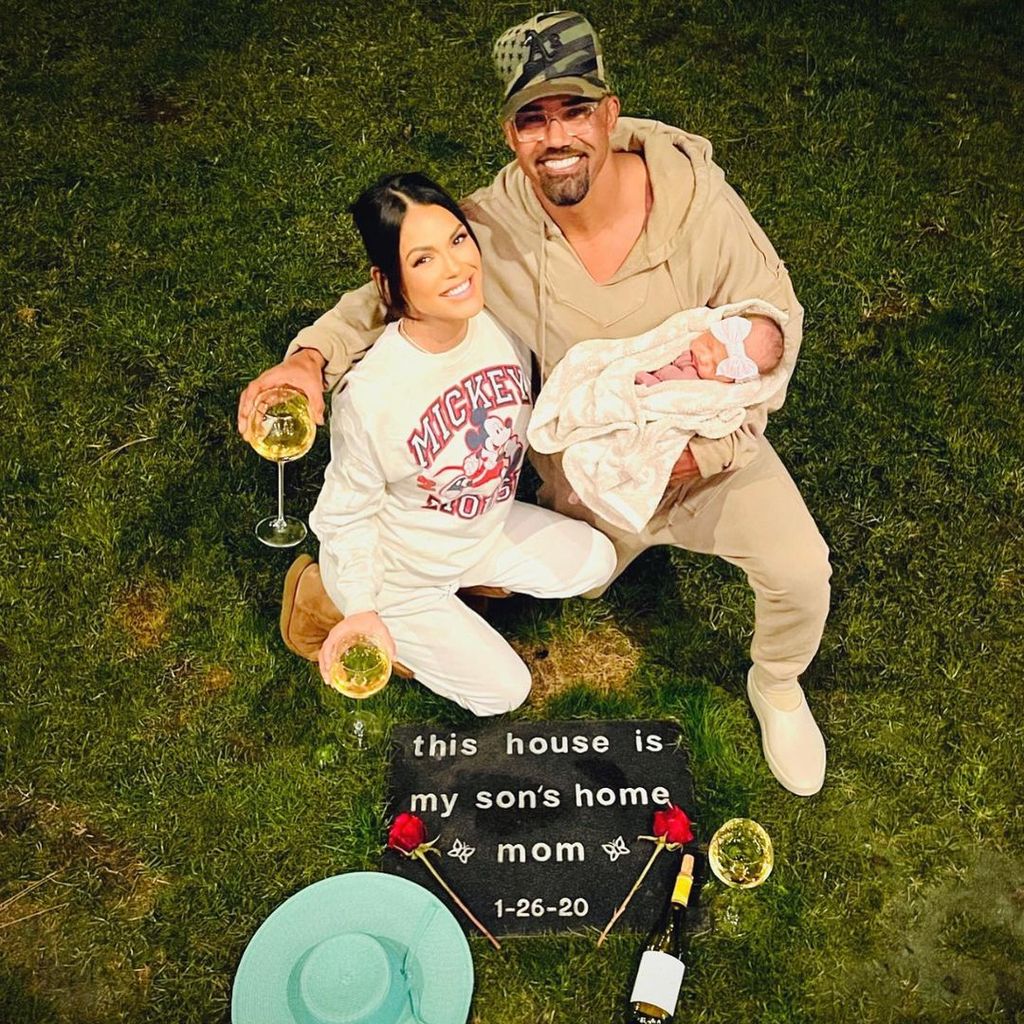 Jesiree Dizon, Shemar Moore und ihr Neugeborenes im Februar 2023