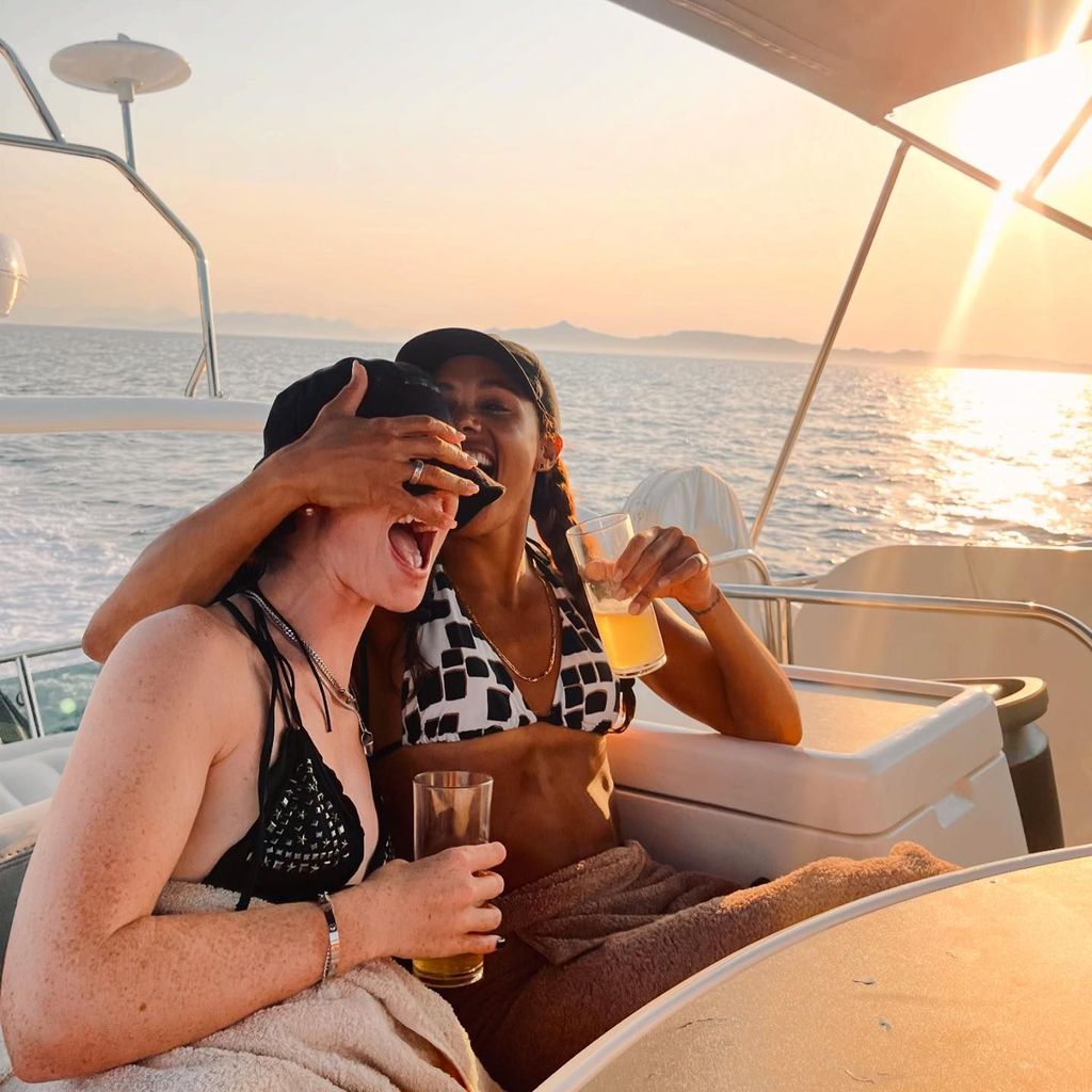 Jess Glynne und Alex Scott
