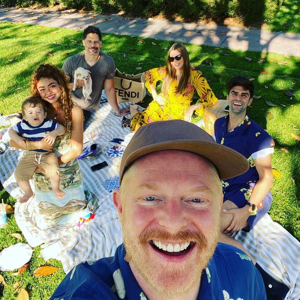 Jesse Tyler Ferguson mit seiner Familie und Freunden im Juni 2021
