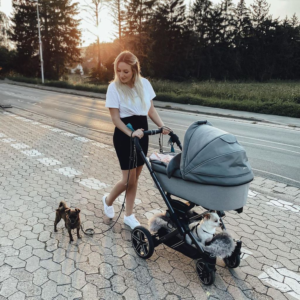 Jessi Schröder mit ihrer Tochter Hailey Emilia