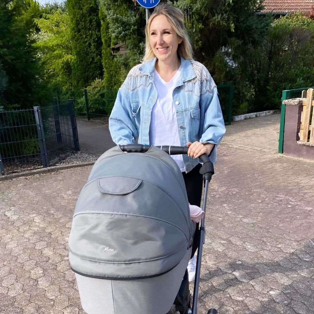 Jessi Schröder mit ihrem Baby Hailey