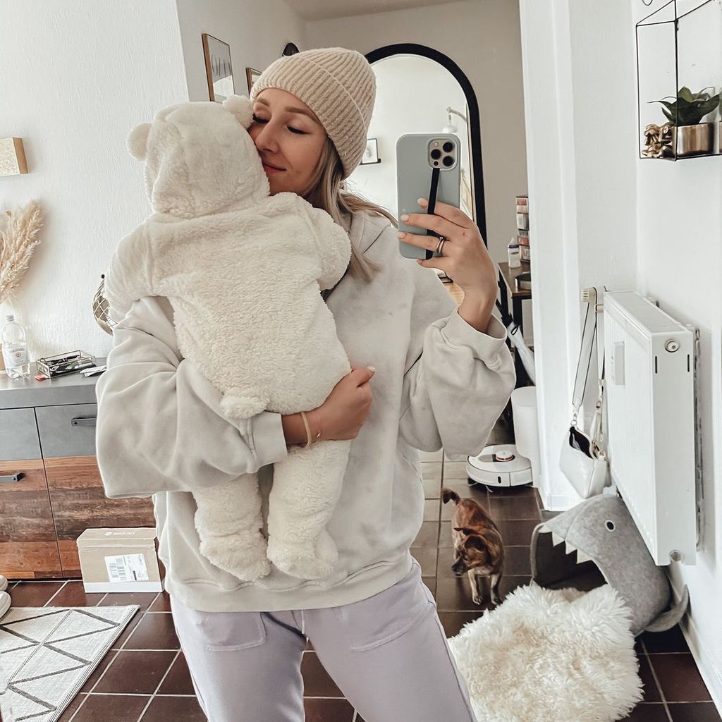 Jessi und Hailey Emilia Schröder im Dezember 2021
