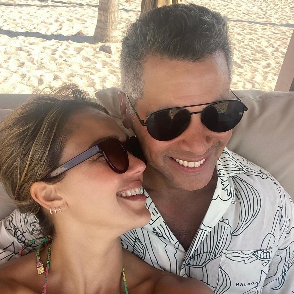 Jessica Alba kuschelt mit Ehemann