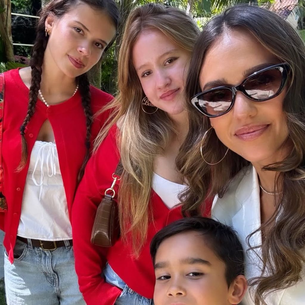Jessica Alba mit ihren Kindern Honor, Haven und Hayes