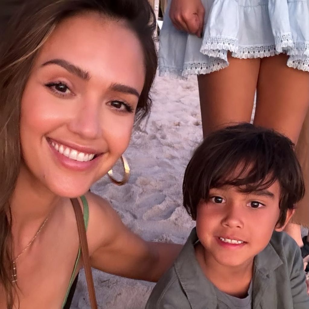 Jessica Alba und Sohn Hayes, 2024