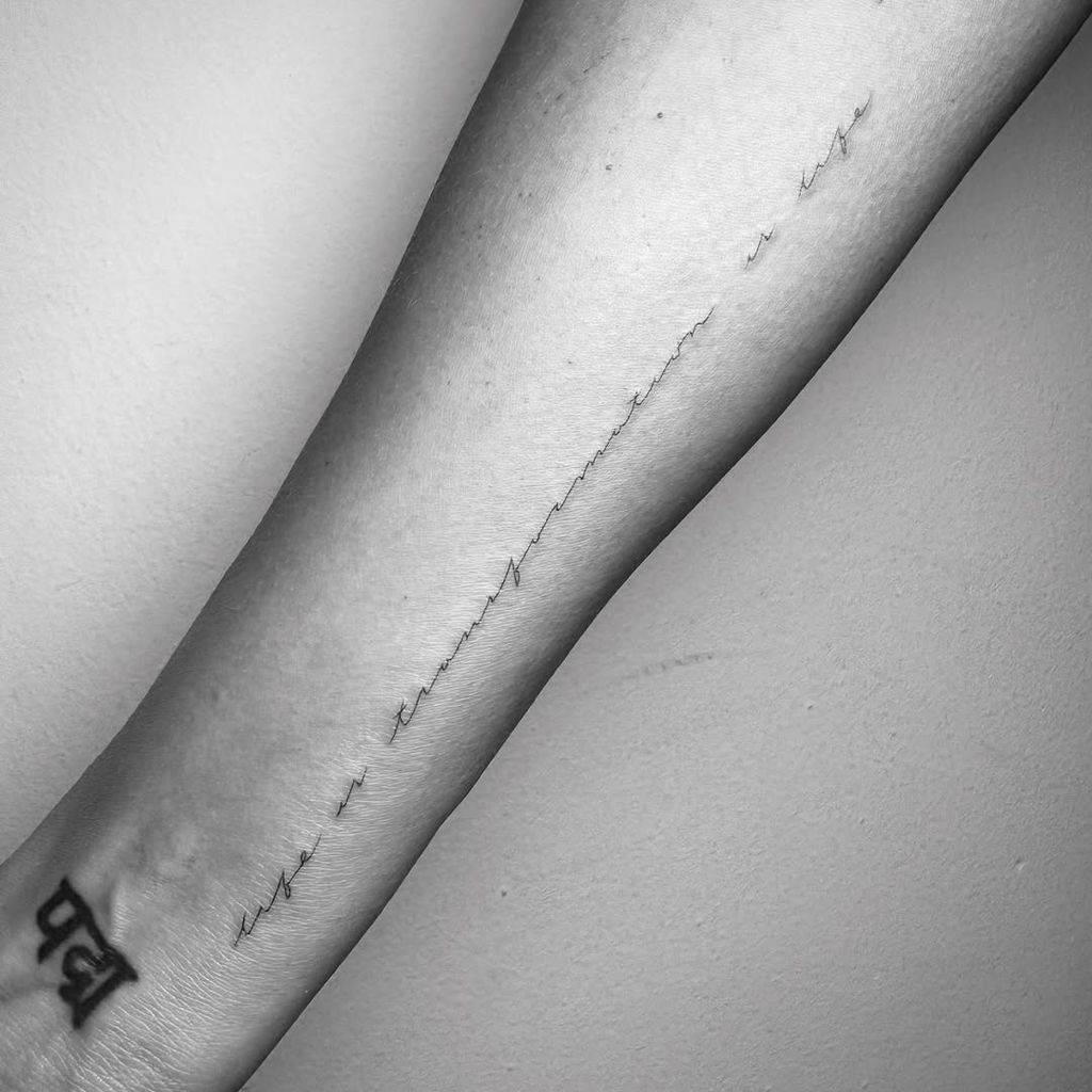 Jessica Alba zeigt im Februar 2025 auf Instagram ihr neues Tattoo