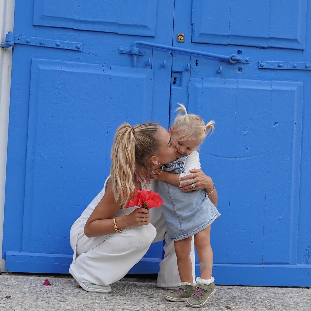 Jessica Haller mit Töchterchen Hailey-Su