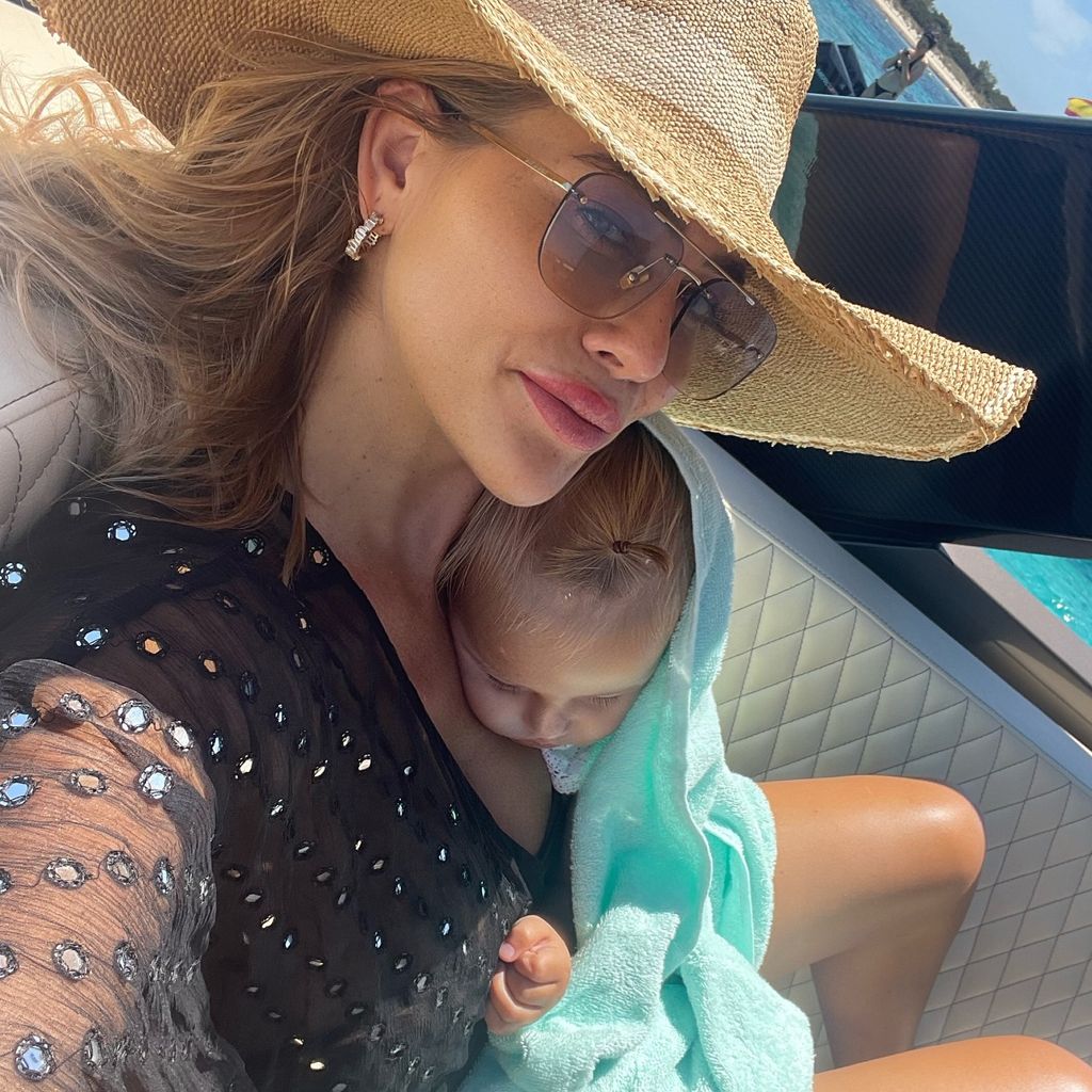 Jessica Haller mit ihrer Tochter Hailey-Su, August 2025