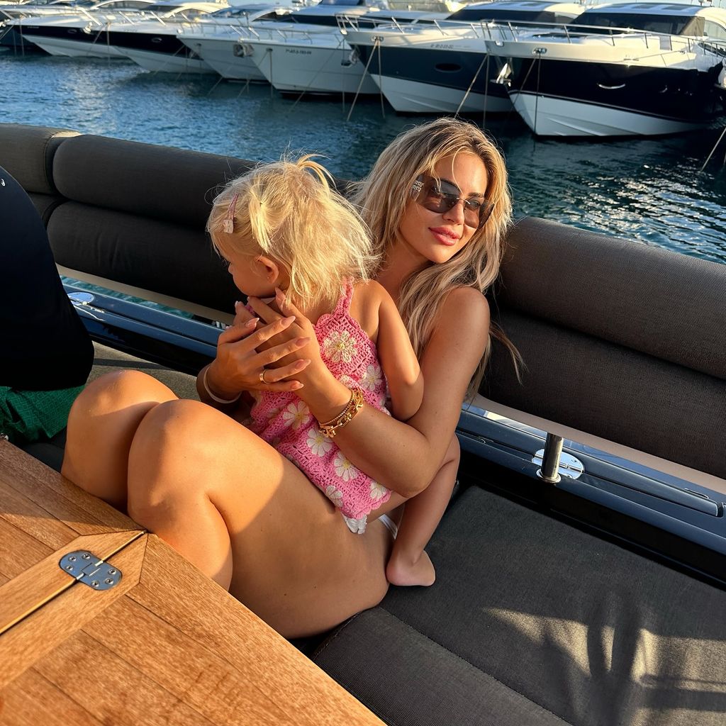 Influencerin Jessica Haller und ihre Tochter Hailey-Su