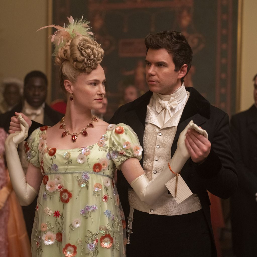 Jessica Madsen und Luke Newton in "Bridgerton"