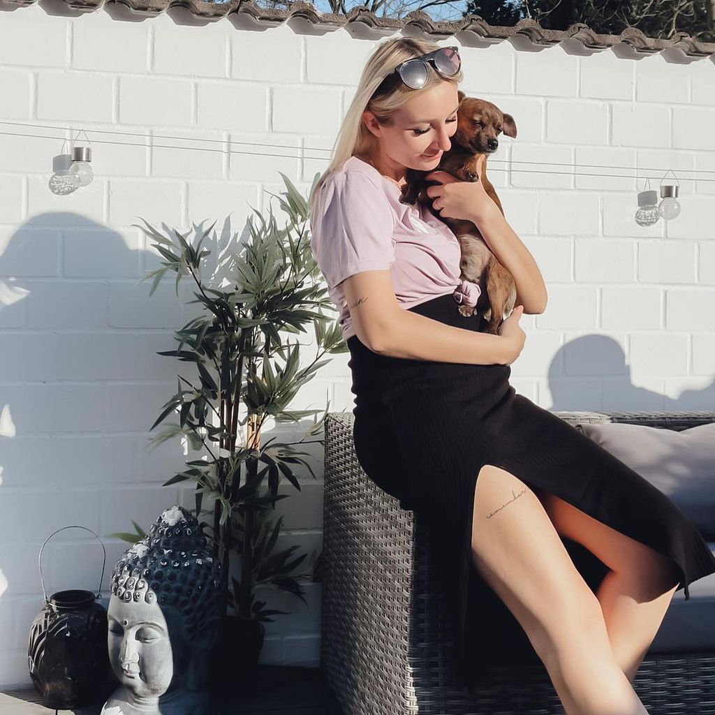 Jessica Schröder mit ihrem Hund