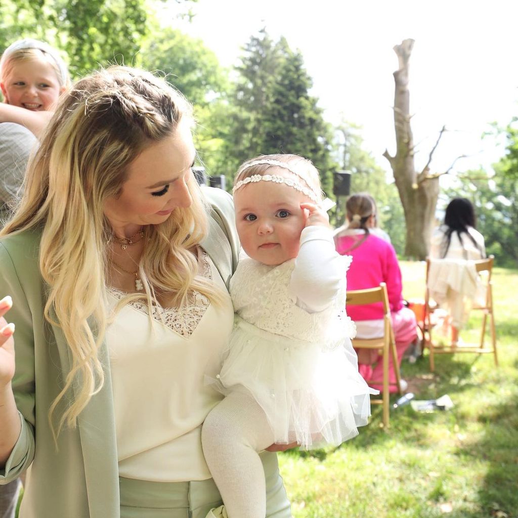 Jessica Schröder mit ihrer Tochter Hailey