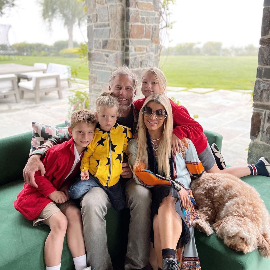 Jessica Simpson mit ihrem Mann Eric Johnson und ihren Kindern Ace Knute, Birdie Mae und Maxwell Drew
